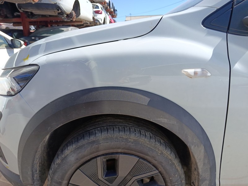 Recambio de aleta delantera izquierda para dacia sandero iii 1.0 tce 90 eco-g referencia OEM IAM 631018101R  