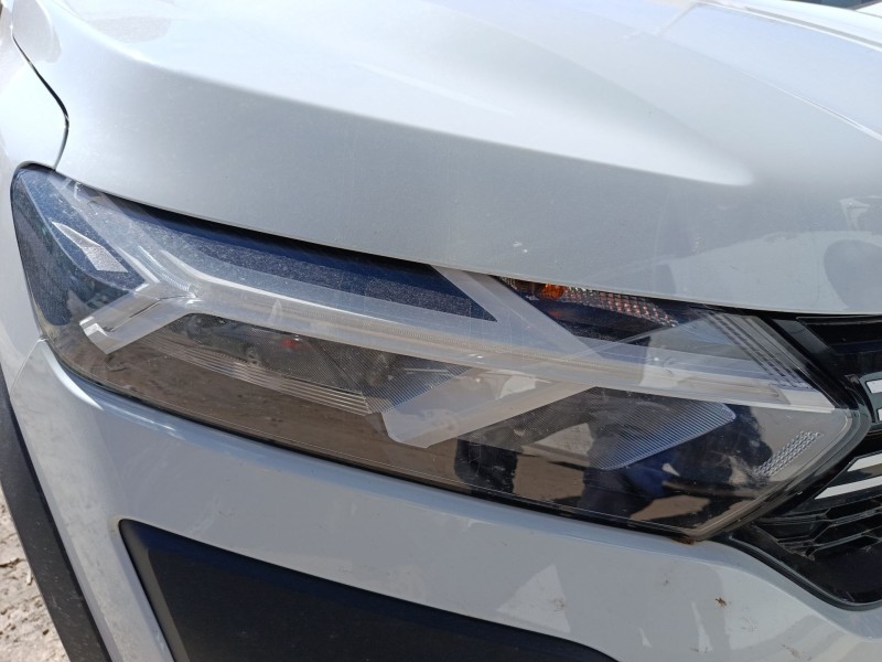 Recambio de faro derecho para dacia sandero iii 1.0 tce 90 eco-g referencia OEM IAM 260104188R  