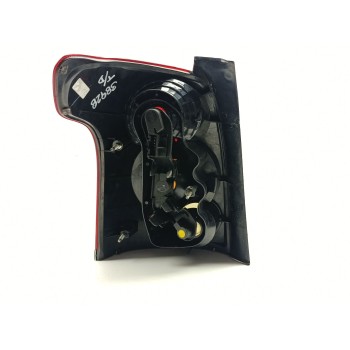 Recambio de piloto trasero derecho para toyota avensis wagon (t25) 2.0 d-4d executive referencia OEM IAM 8155105182  