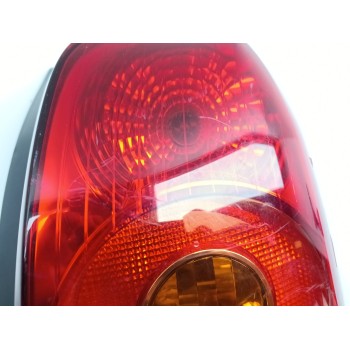 Recambio de piloto trasero derecho para toyota avensis wagon (t25) 2.0 d-4d executive referencia OEM IAM 8155105182  