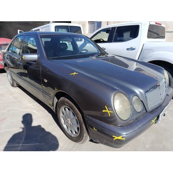 mercedes-benz clase e (w210) del año 2004