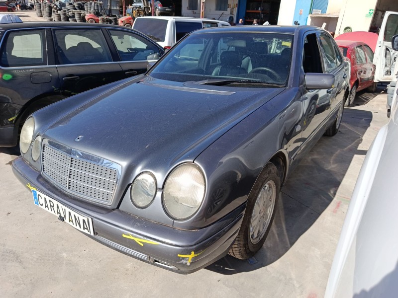 mercedes-benz clase e (w210) del año 2004