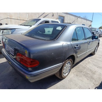 mercedes-benz clase e (w210) del año 2004