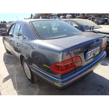 mercedes-benz clase e (w210) del año 2004