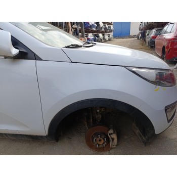 Recambio de aleta delantera derecha para kia sportage drive 4x2 referencia OEM IAM 663213W000  