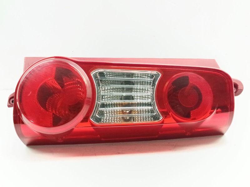 Recambio de piloto trasero derecho para peugeot partner kombi premium referencia OEM IAM 6351FJ  