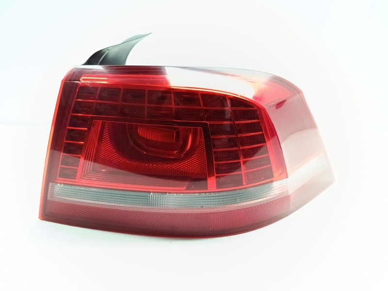 Recambio de piloto trasero derecho para volkswagen passat lim. (362) edition bluemotion referencia OEM IAM 3AE945208B  
