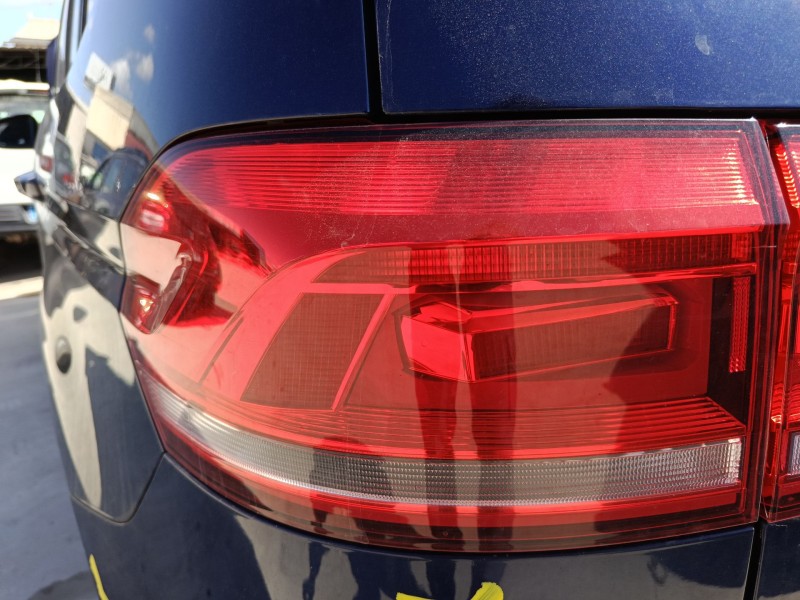 Recambio de piloto trasero izquierdo para volkswagen touran (5t1) 1.6 tdi referencia OEM IAM 5TA945095D  