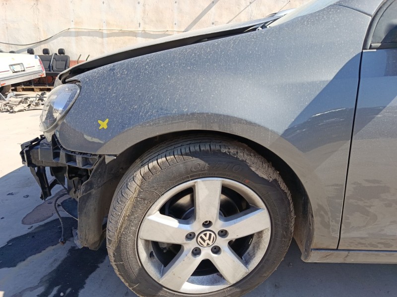 Recambio de aleta delantera izquierda para volkswagen golf vi (5k1) 1.2 tsi referencia OEM IAM 5K6821021B  