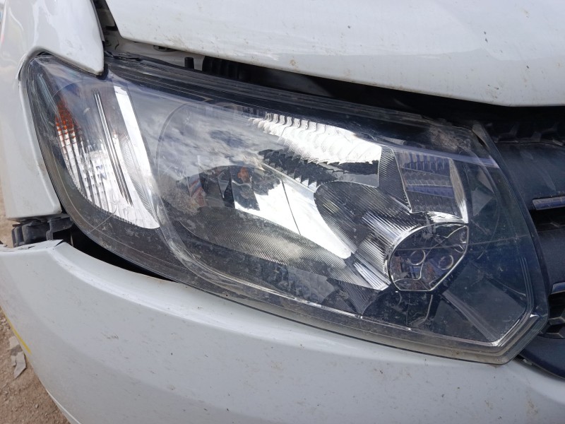 Recambio de faro derecho para dacia sandero ii (b8_) 1.5 dci referencia OEM IAM 260105344R  