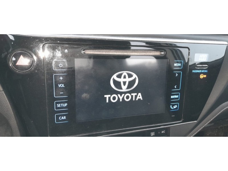 Recambio de pantalla multifuncion para toyota auris active referencia OEM IAM 8614002360  