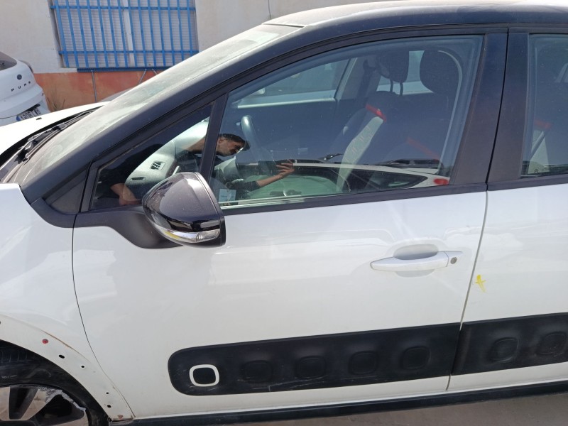 Recambio de puerta delantera izquierda para citroën c3 iii (sx) 1.2 vti 82 referencia OEM IAM 9812674380  