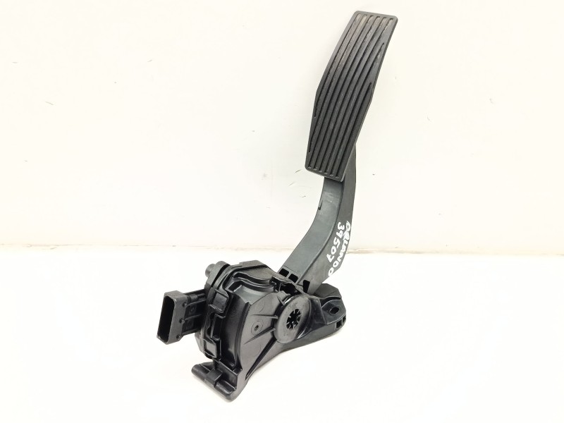 Recambio de pedal acelerador para chevrolet orlando (j309) 2.0 d referencia OEM IAM 13253781  