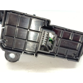 Recambio de interruptor para toyota yaris cross hybrid 2wd active tech referencia OEM IAM 843900D010  