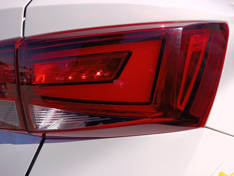 Recambio de piloto trasero derecho para seat ateca (kh7, khp) 1.0 tsi referencia OEM IAM 575945208D  