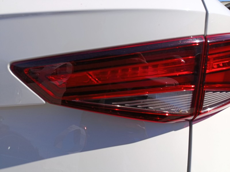 Recambio de piloto trasero derecho interior para seat ateca (kh7, khp) 1.0 tsi referencia OEM IAM 575945308D  