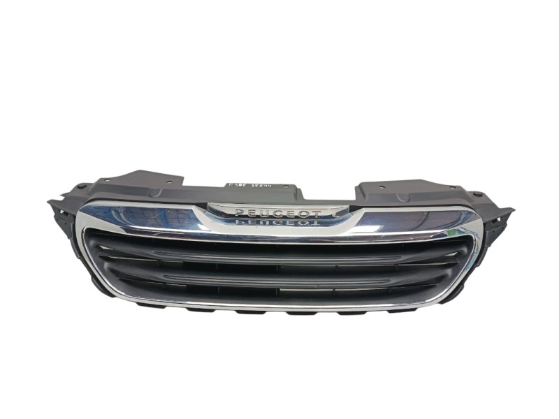 Recambio de rejilla paragolpes central para peugeot 108 1.0 vti 72 referencia OEM IAM 1612201680 / 1612201780  