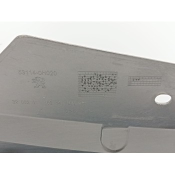 Recambio de rejilla paragolpes central para peugeot 108 1.0 vti 72 referencia OEM IAM 1612201680 / 1612201780  