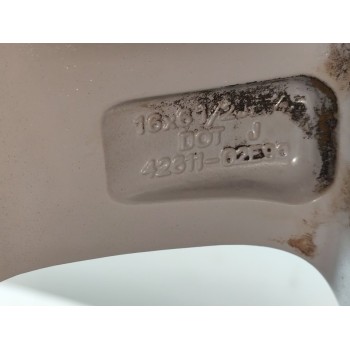 Recambio de llanta para toyota auris active referencia OEM IAM 4261102E90  