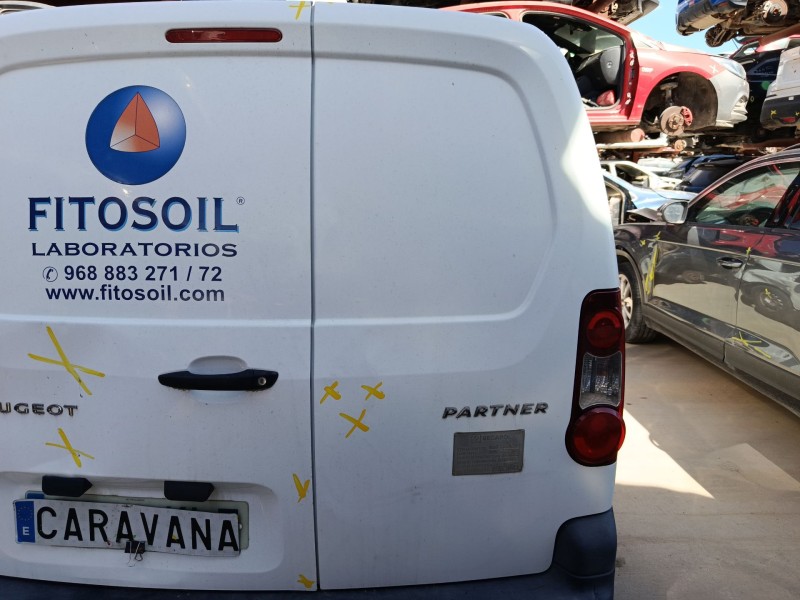 Recambio de puerta trasera derecha para peugeot partner caja/chasis 1.6 bluehdi 100 referencia OEM IAM   