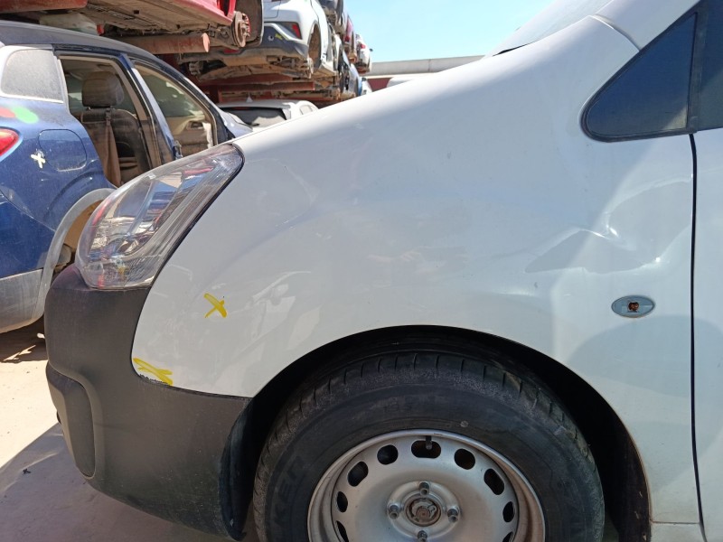 Recambio de aleta delantera izquierda para peugeot partner caja/chasis 1.6 bluehdi 100 referencia OEM IAM 7840W2  
