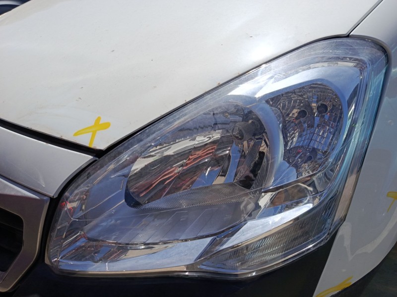 Recambio de faro izquierdo para peugeot partner caja/chasis 1.6 bluehdi 100 referencia OEM IAM 6208K6  