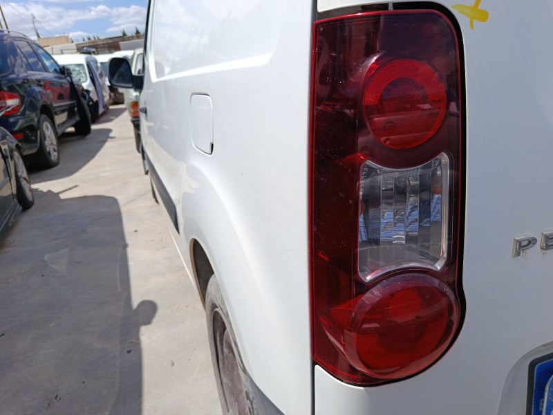 Recambio de piloto trasero izquierdo para peugeot partner furgoneta/monovolumen 1.6 hdi 16v 4x4 referencia OEM IAM 6350FJ  