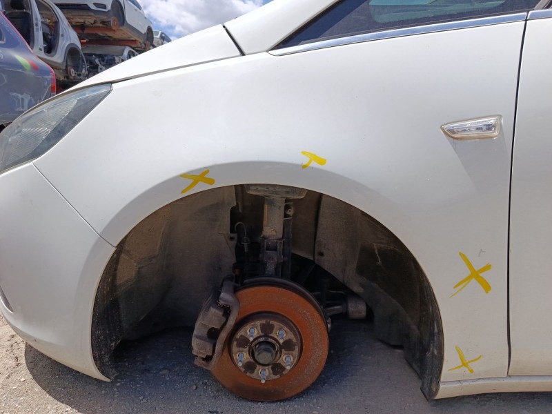 Recambio de aleta delantera izquierda para opel zafira tourer c (p12) 1.4 (75) referencia OEM IAM 13355187  