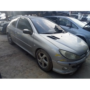 peugeot 206 berlina del año 2001