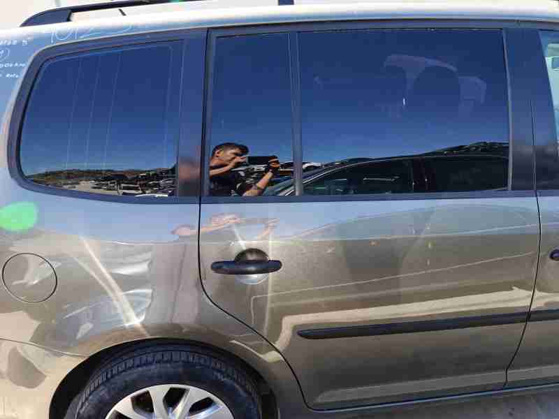 Recambio de puerta trasera derecha para volkswagen touran (1t3) 1.6 tdi referencia OEM IAM 1T0833056S  