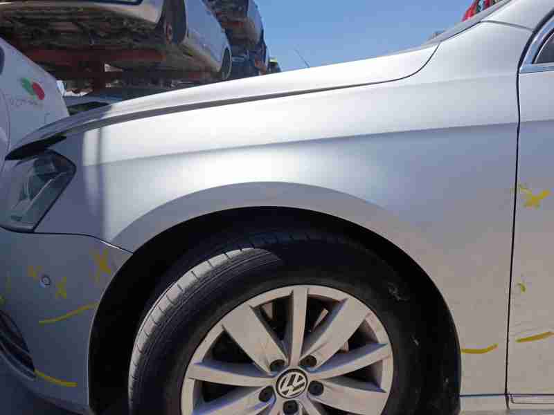 Recambio de aleta delantera izquierda para volkswagen passat b7 (362) 1.6 tdi referencia OEM IAM 3AA821021B  