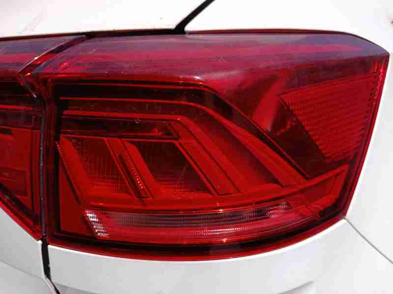 Recambio de piloto trasero derecho para volkswagen t-roc (a11, d11) 1.0 tsi referencia OEM IAM 2GA945096C  
