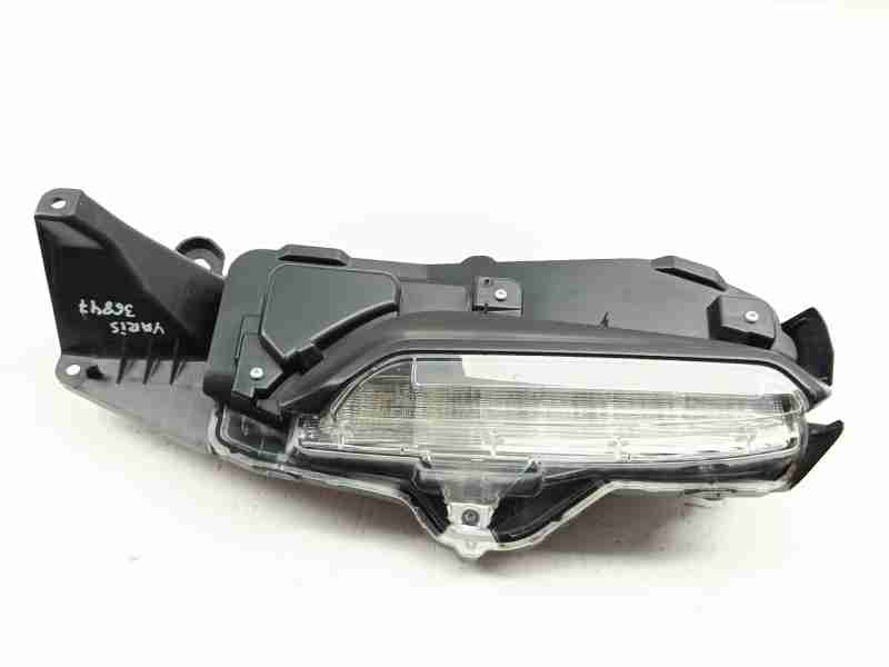Recambio de piloto delantero izquierdo para toyota yaris cross hybrid 2wd active tech referencia OEM IAM 814400D170  