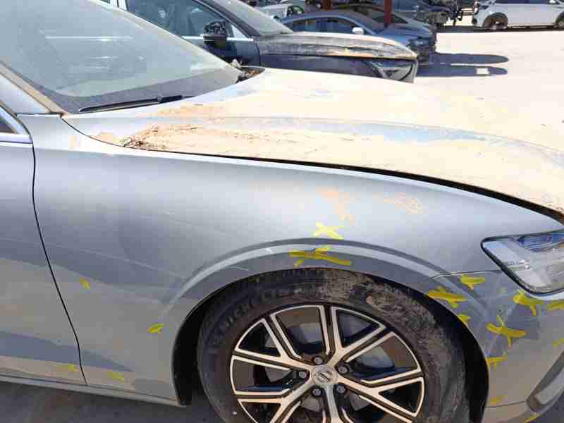 Recambio de aleta delantera derecha para volvo v60 ii (225) b4 mild-hybrid referencia OEM IAM 31468171  