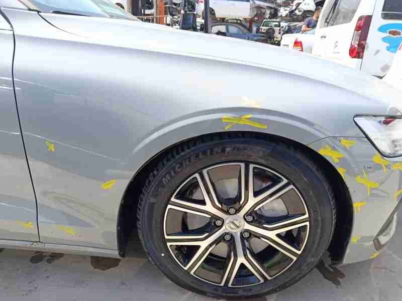 Recambio de aleta delantera derecha para volvo v60 ii (225) b4 mild-hybrid referencia OEM IAM 31468171  
