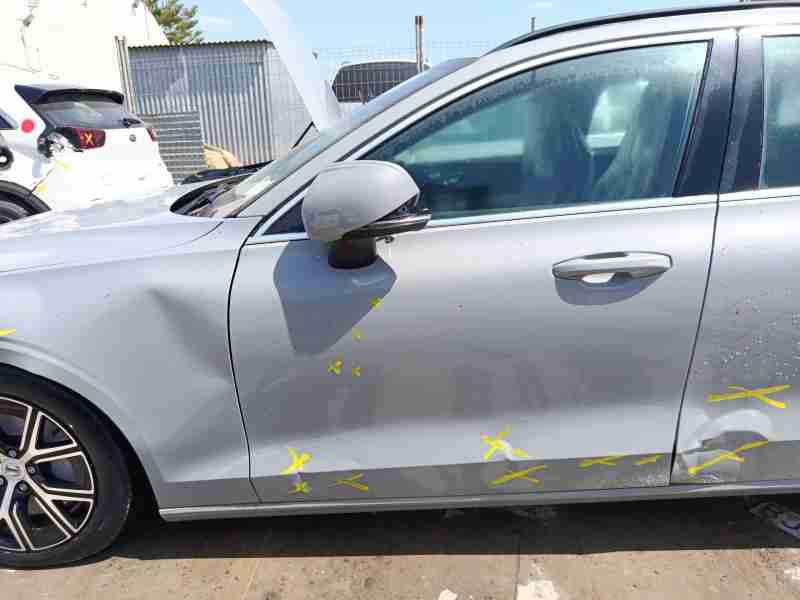 Recambio de puerta delantera izquierda para volvo v60 ii (225) b4 mild-hybrid referencia OEM IAM 32351558  