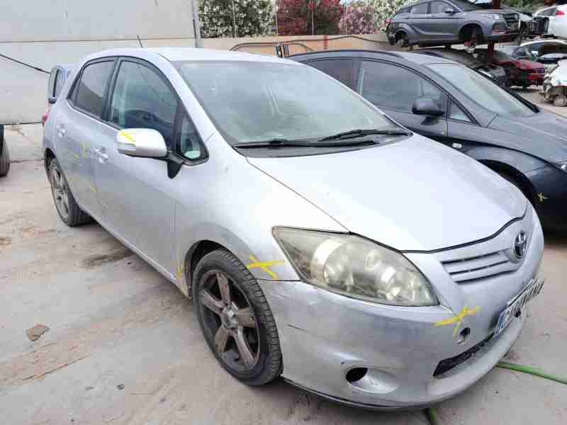 toyota auris (_e15_) del año 2011