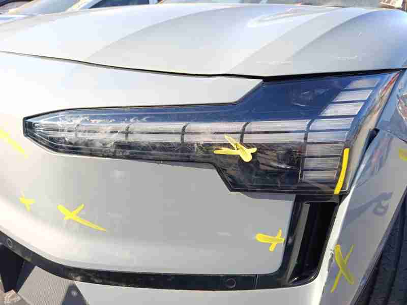 Recambio de faro izquierdo para volvo ex30 plus 2wd pure electric referencia OEM IAM 80000401  