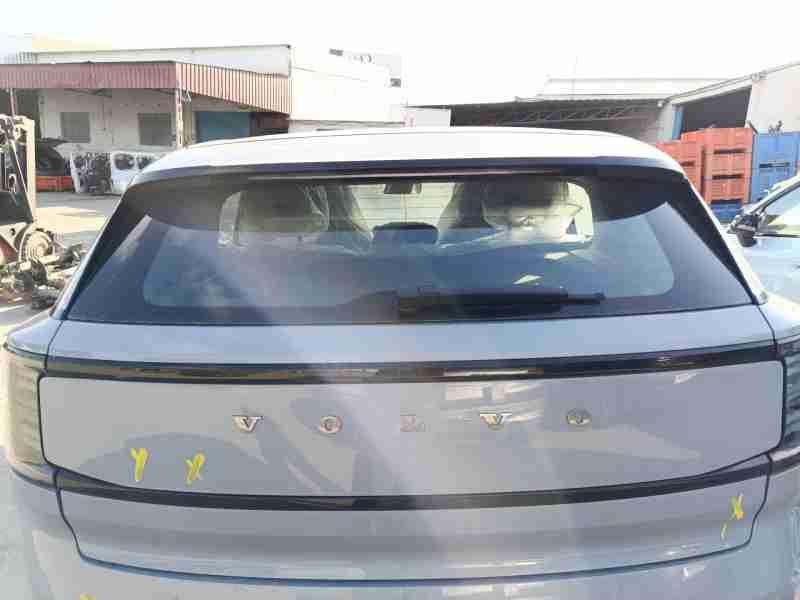 Recambio de porton trasero para volvo ex30 plus 2wd pure electric referencia OEM IAM 80010818  