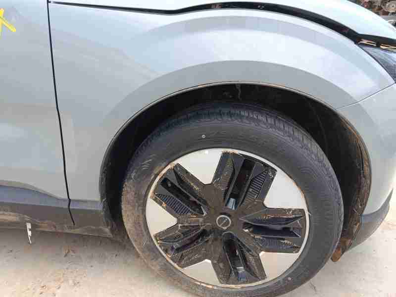 Recambio de aleta delantera derecha para volvo ex30 plus 2wd pure electric referencia OEM IAM 80009029  