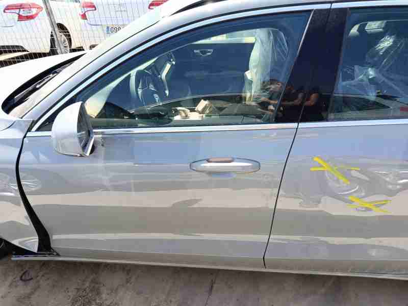 Recambio de puerta delantera izquierda para volvo v60 ii (225) b4 mild-hybrid referencia OEM IAM 32351558  