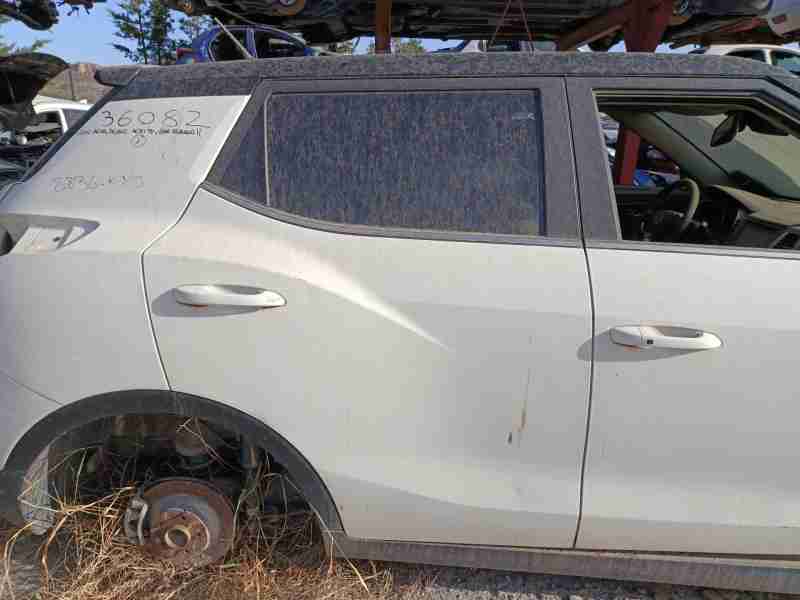 Recambio de puerta trasera derecha para ssangyong tivoli 1.6 referencia OEM IAM 6302135002  
