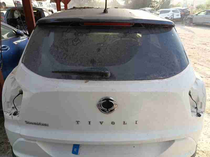 Recambio de porton trasero para ssangyong tivoli 1.6 referencia OEM IAM 6401135102  