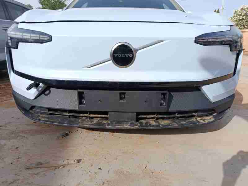 Recambio de paragolpes delantero para volvo ex30 plus 2wd pure electric referencia OEM IAM   
