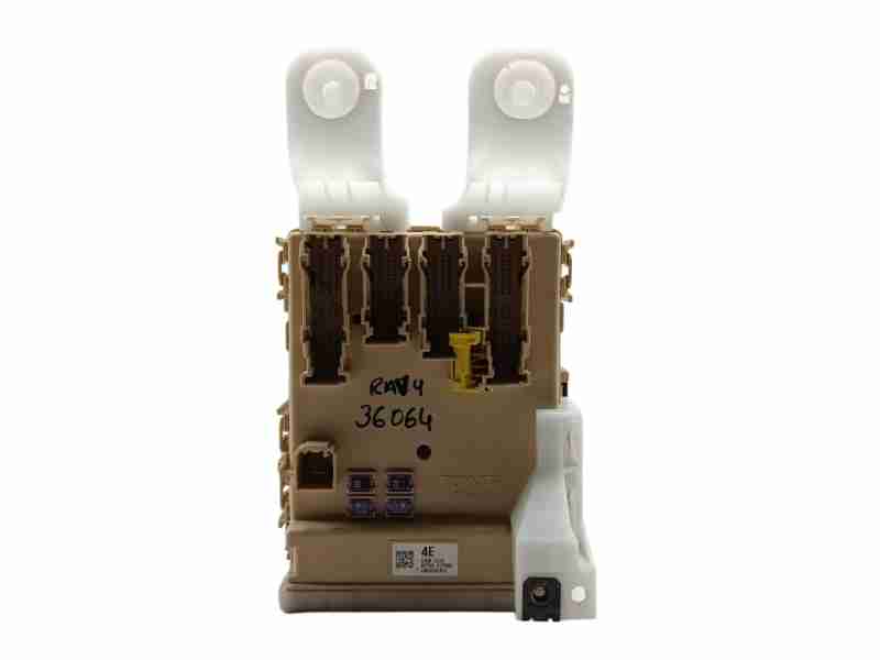 Recambio de caja reles / fusibles para toyota rav 4 active referencia OEM IAM 8273042750B / 8922142180  