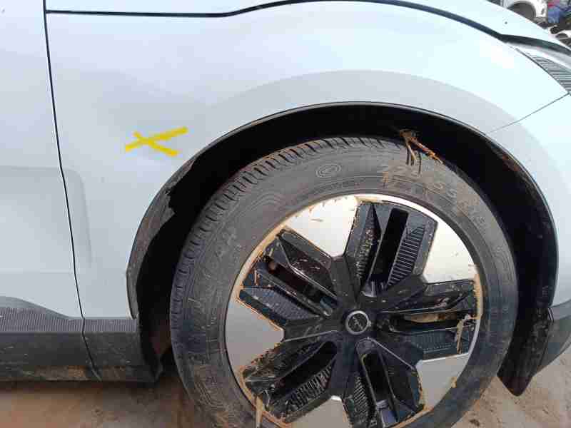 Recambio de aleta delantera derecha para volvo ex30 plus 2wd pure electric referencia OEM IAM 80009029  