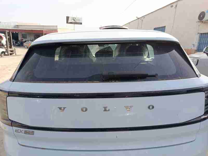 Recambio de porton trasero para volvo ex30 plus 2wd pure electric referencia OEM IAM 80010818  