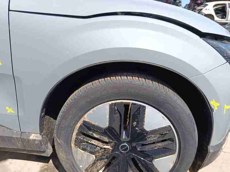 Recambio de aleta delantera derecha para volvo ex30 plus 2wd pure electric referencia OEM IAM 80009029  