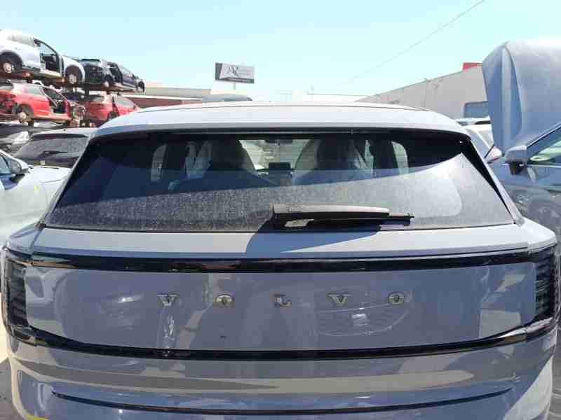 Recambio de porton trasero para volvo ex30 plus 2wd pure electric referencia OEM IAM 80010818  
