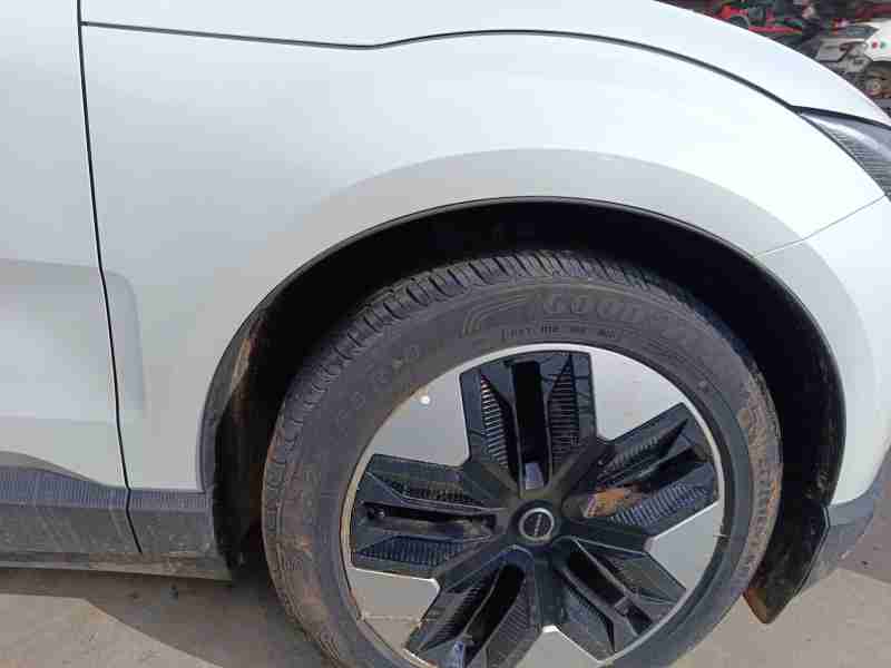 Recambio de aleta delantera derecha para volvo ex30 plus 2wd pure electric referencia OEM IAM 80009029  